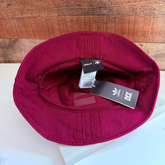 NWT adidas Ivy Park Printed Faux Fur Reversible Bucket Hat Cherry Wood M/L - Picture 4 of 7